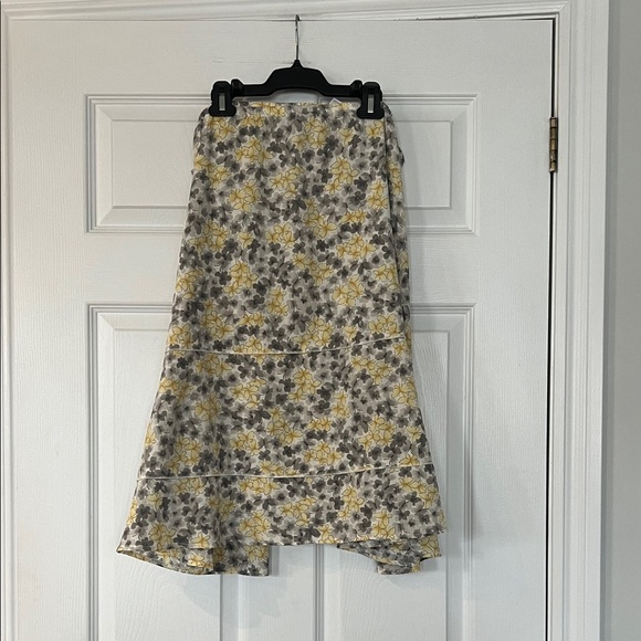 Alfred Dunner Dresses & Skirts - Alfred Dunner Yellow and Gray Floral High-Low Skirt